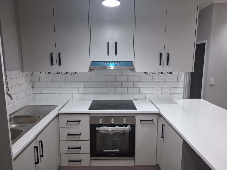 2 Bedroom Property for Sale in Oakglen Western Cape